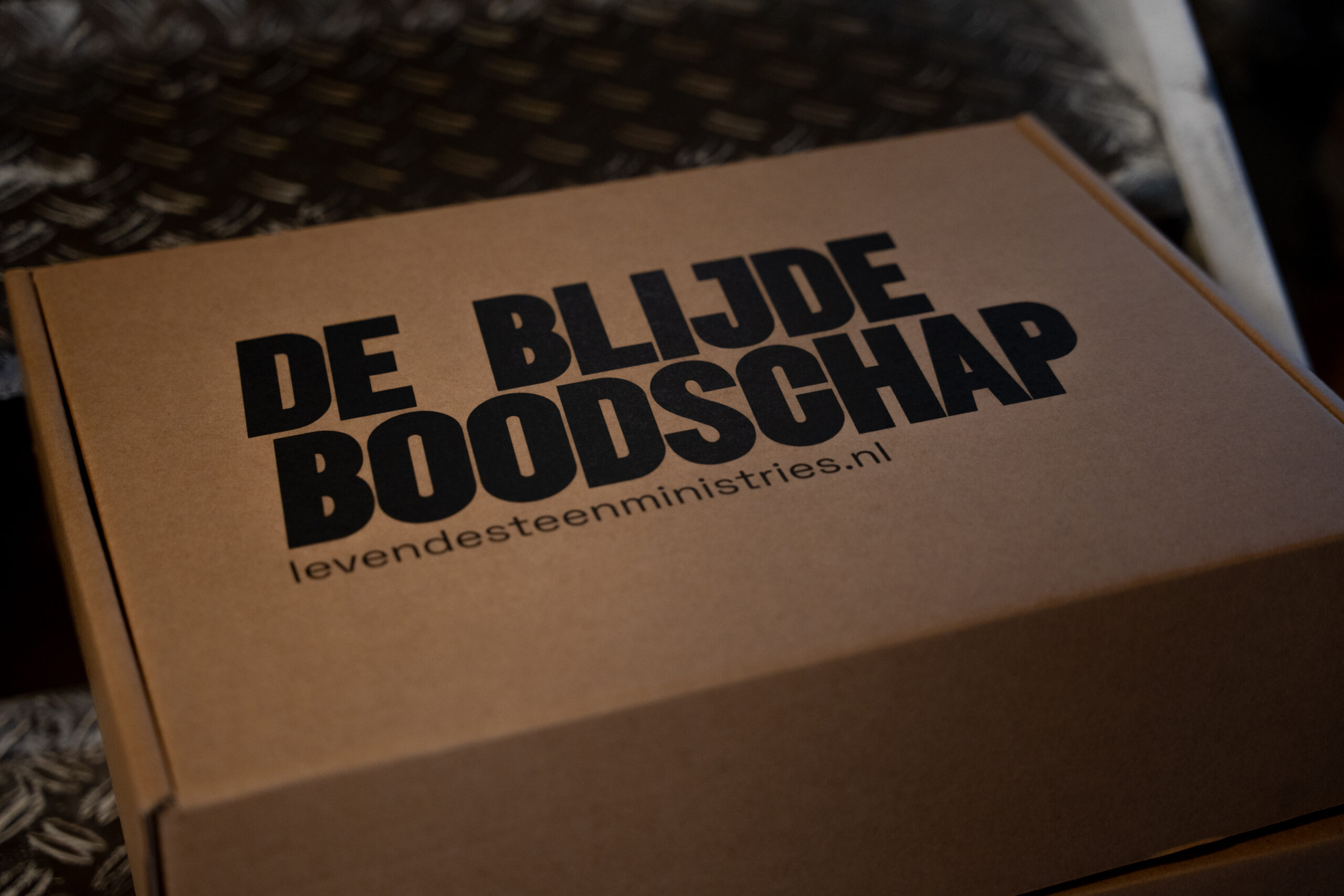Goed gevulde boodschappentassen van de blijde boodschappentassen actie