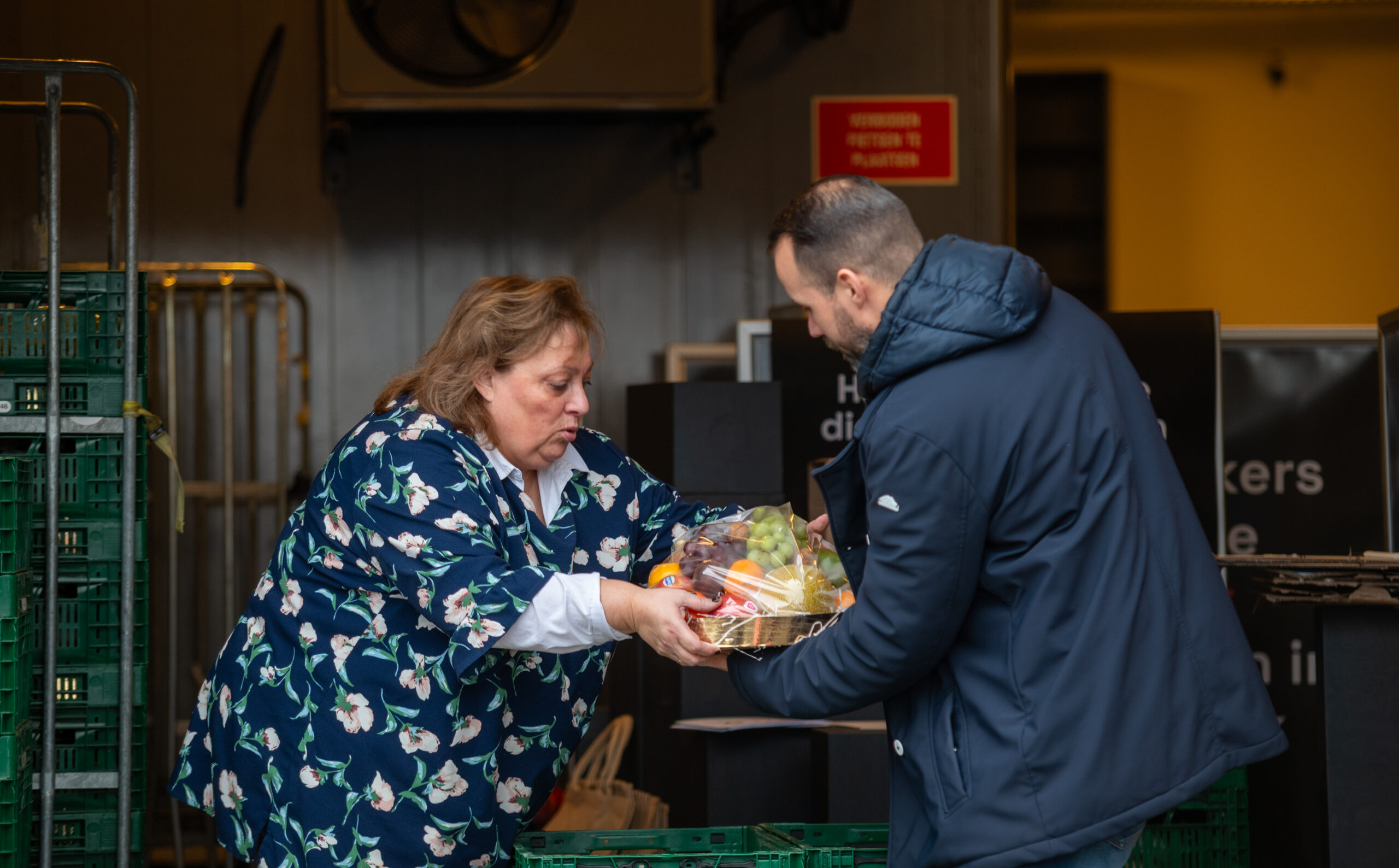 Goed gevulde boodschappentassen van de blijde boodschappentassen actie