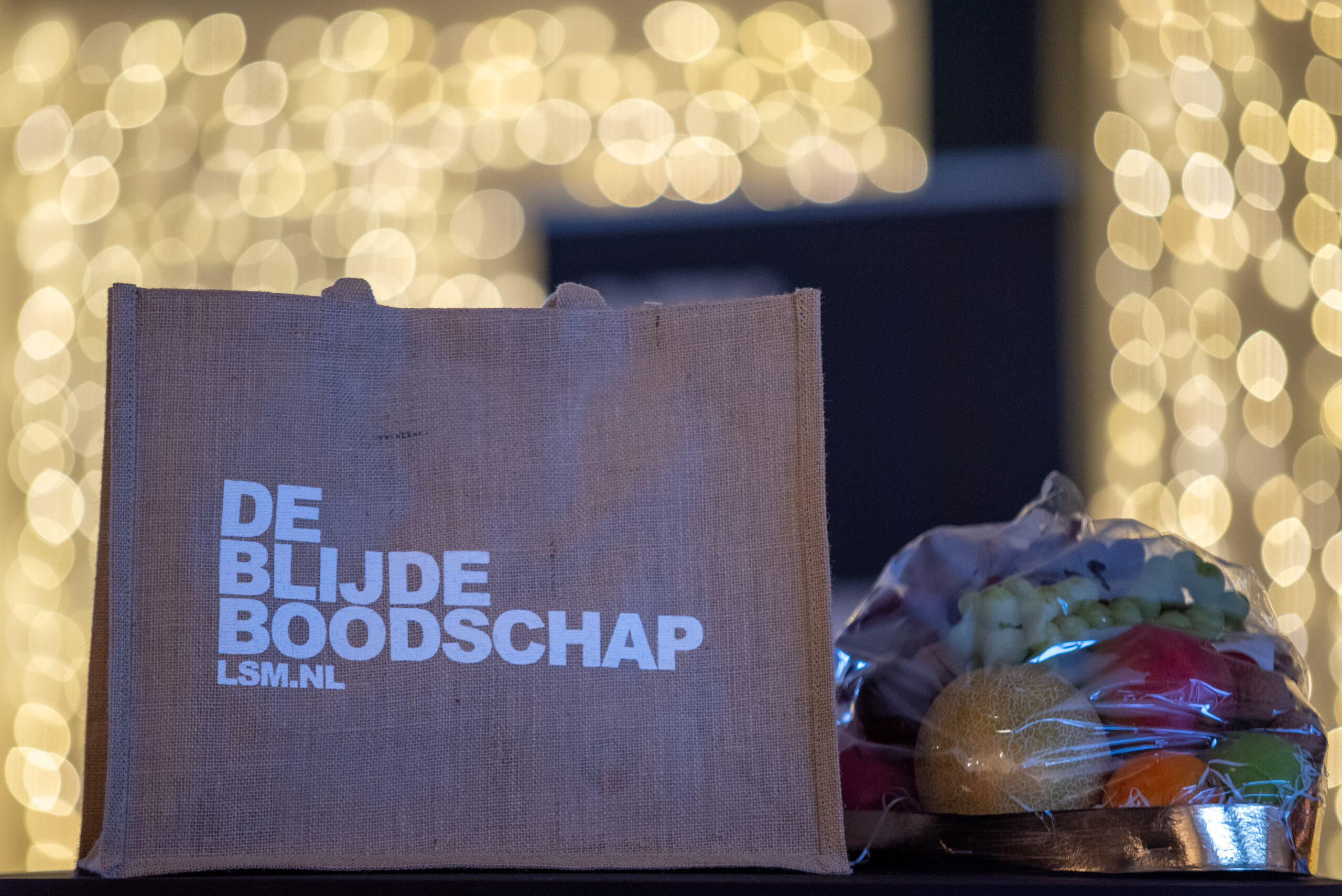 Goed gevulde boodschappentassen van de blijde boodschappentassen actie